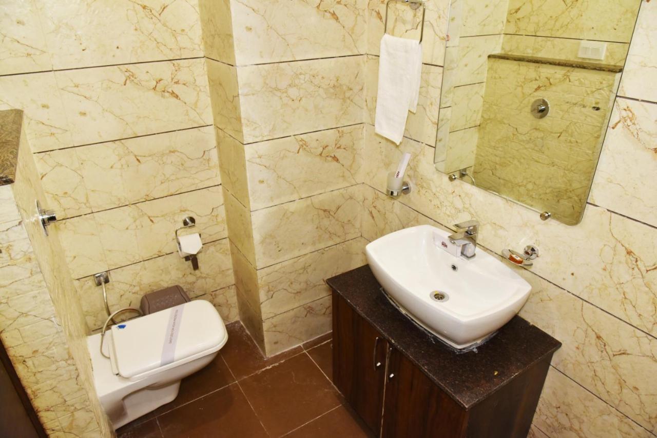 Hotel Hollywood Heights Near Railway Station Amritsar Eksteriør billede