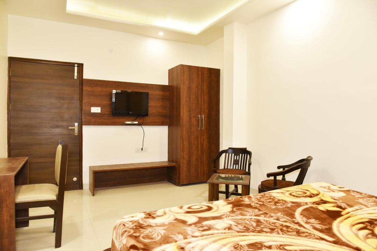 Hotel Hollywood Heights Near Railway Station Amritsar Eksteriør billede